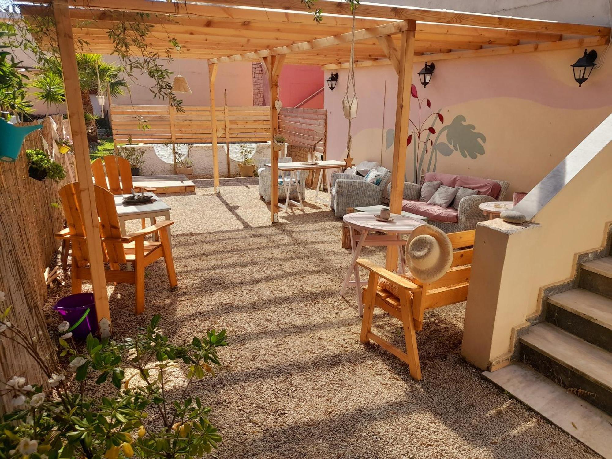 Tune Inn Activity Guesthouse- Over 24'S Ypsos Exterior photo